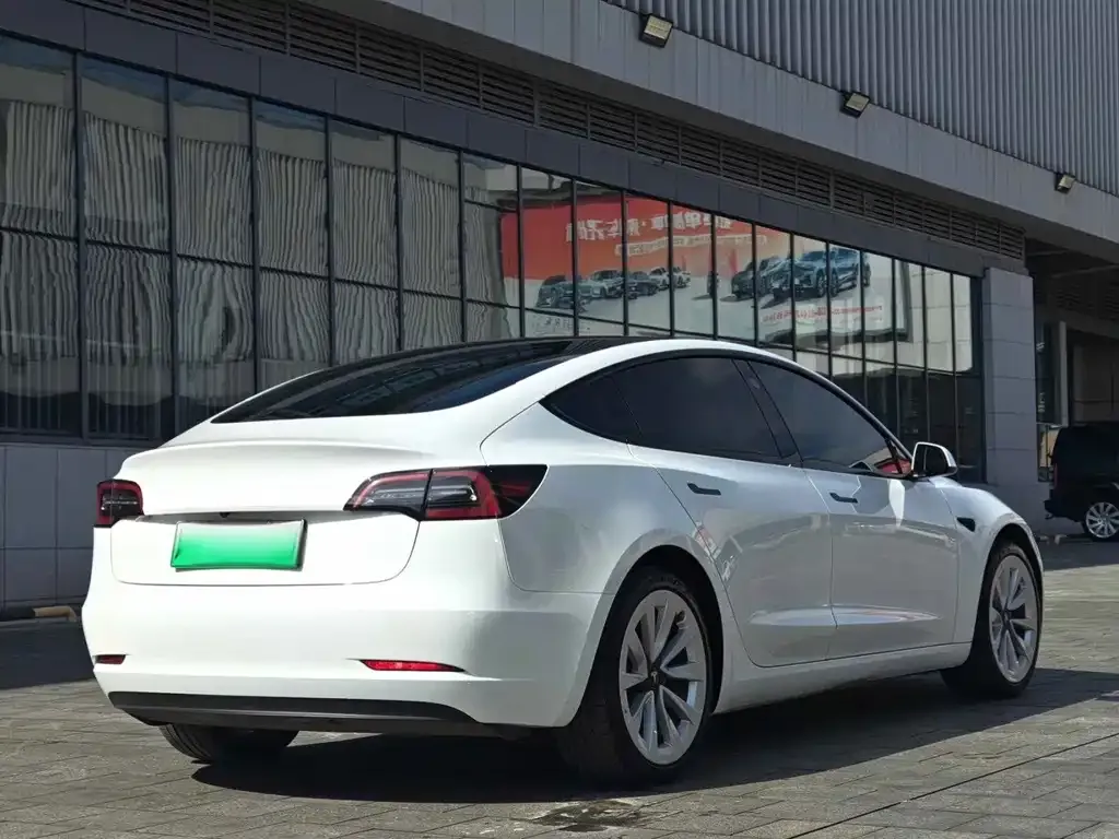 Tesla Model 3 — фото 5