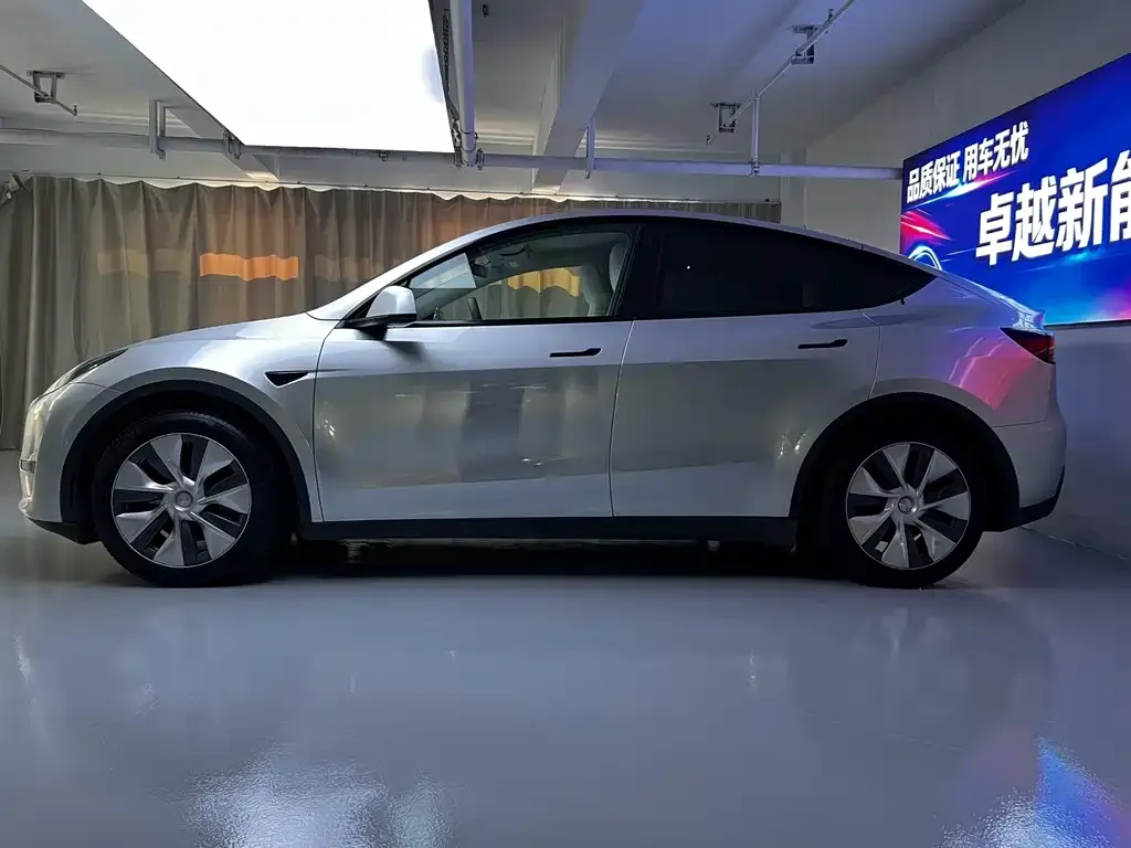 Tesla Model Y — фото 8