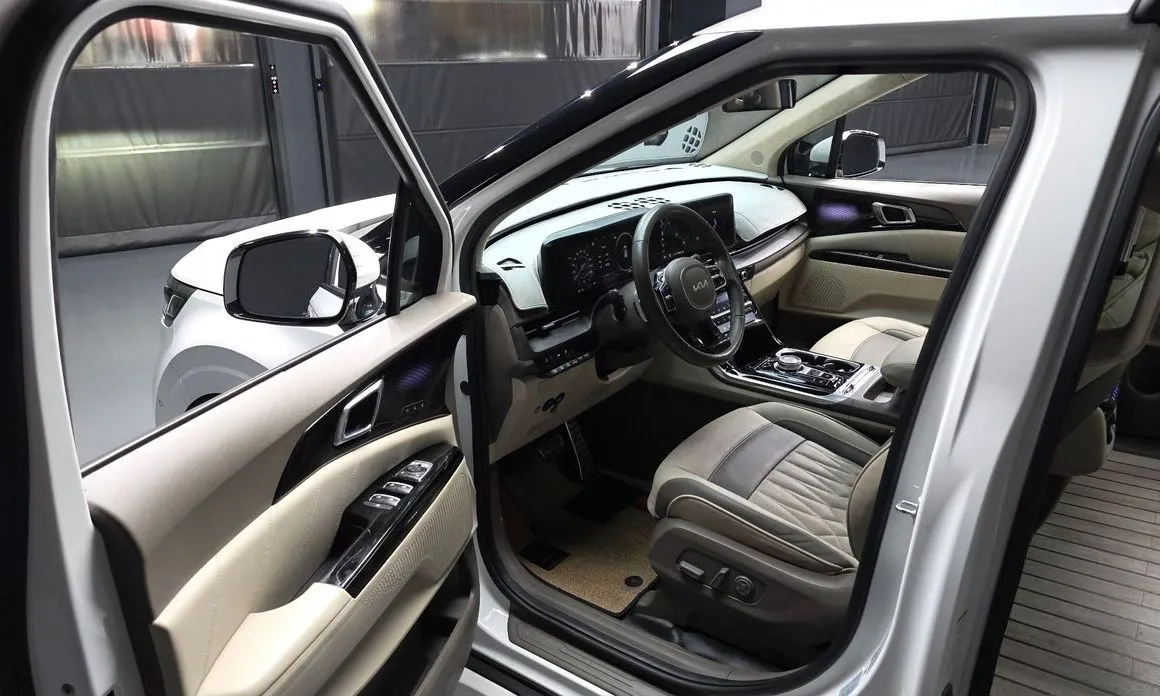 Kia Carnival — фото 10