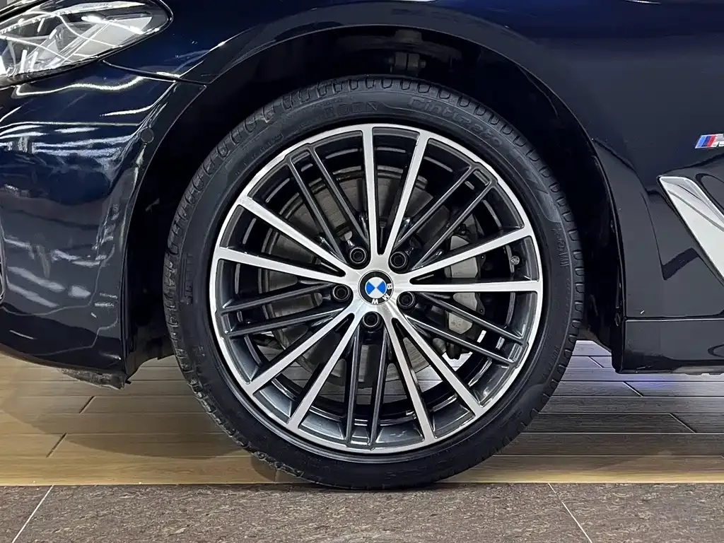 BMW 5 Series — фото 8
