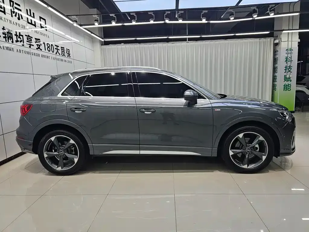 Audi Q3 — фото 10