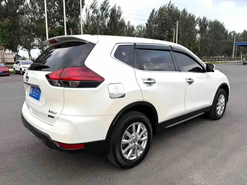 Nissan X-Trail — фото 10