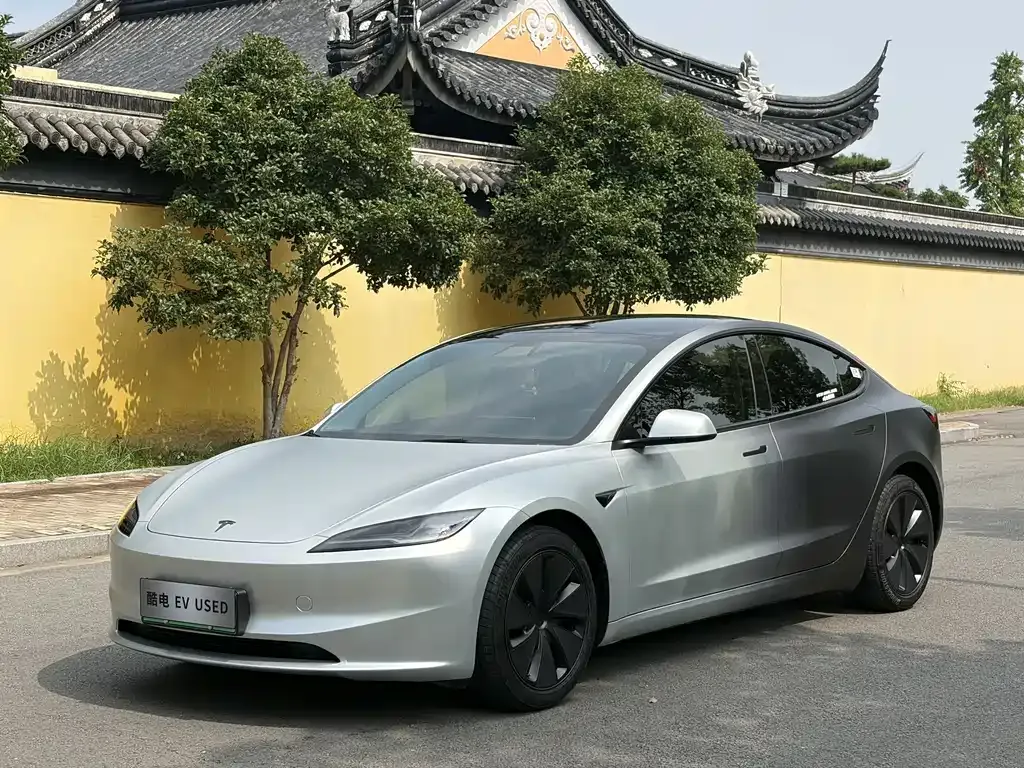 Tesla Model 3 — фото 1