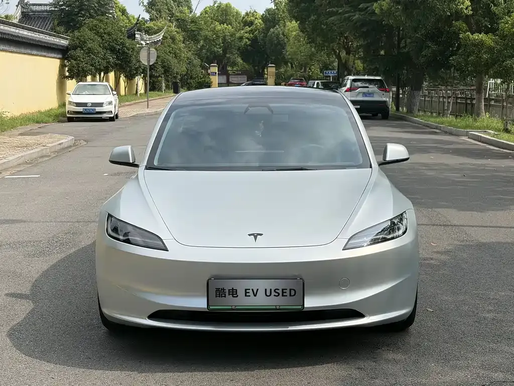 Tesla Model 3 — фото 4