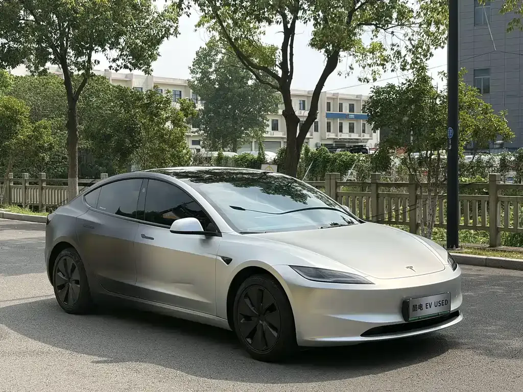 Tesla Model 3 — фото 8