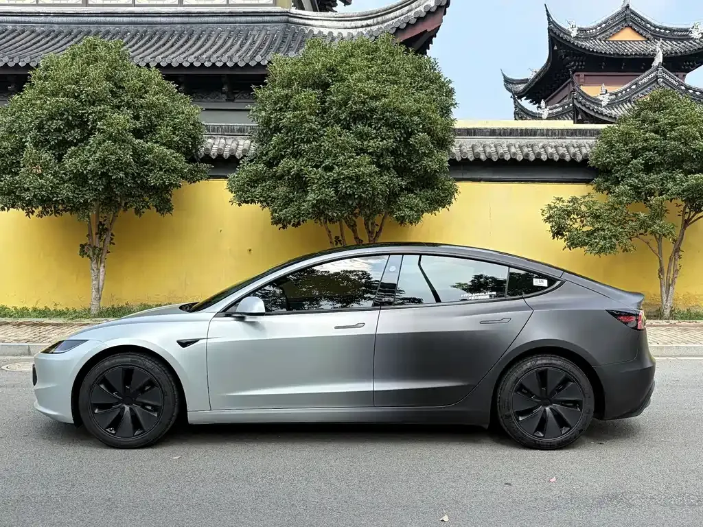 Tesla Model 3 — фото 9