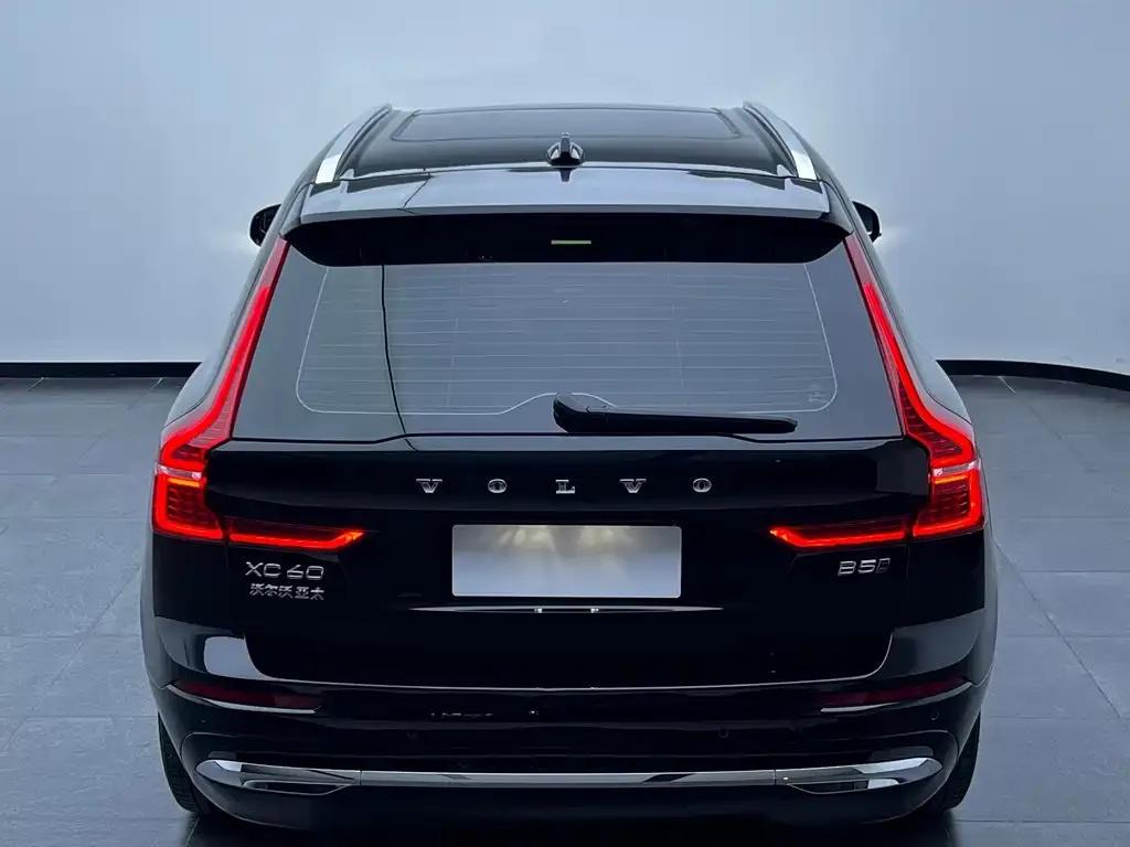 Volvo XC60 — фото 7