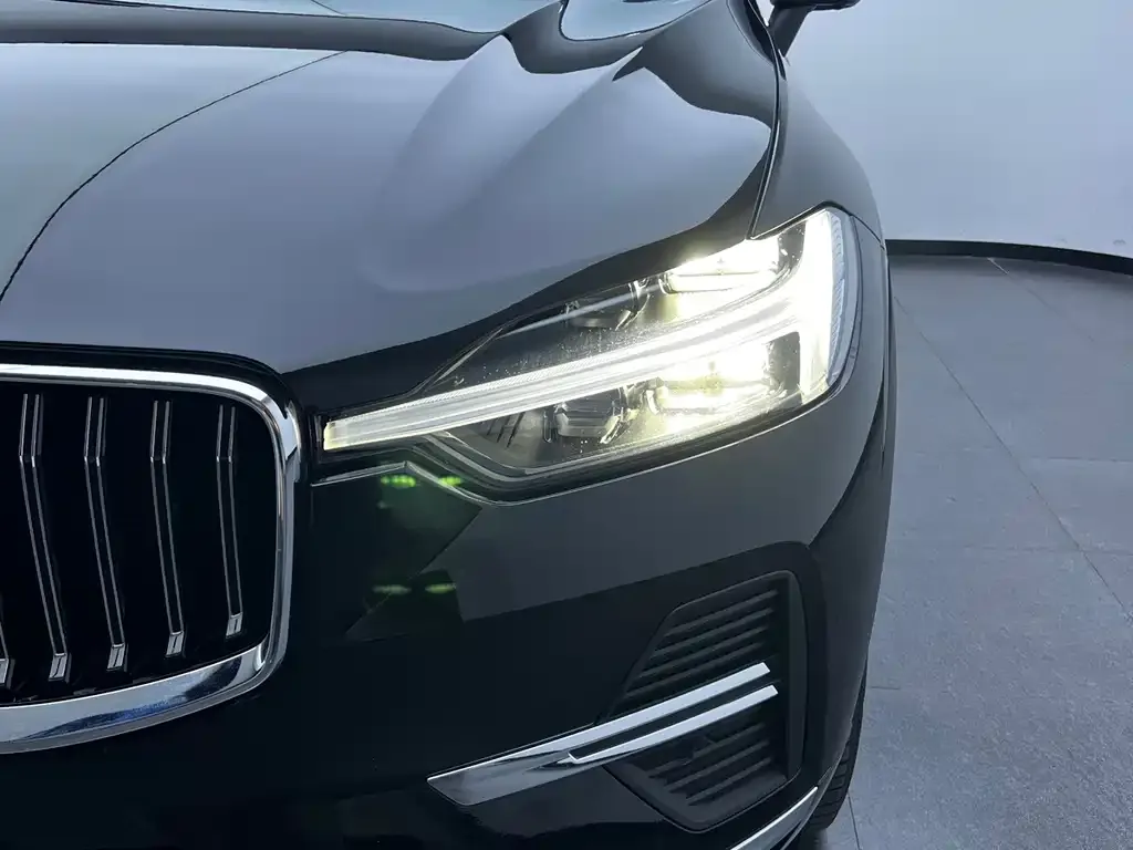 Volvo XC60 — фото 2