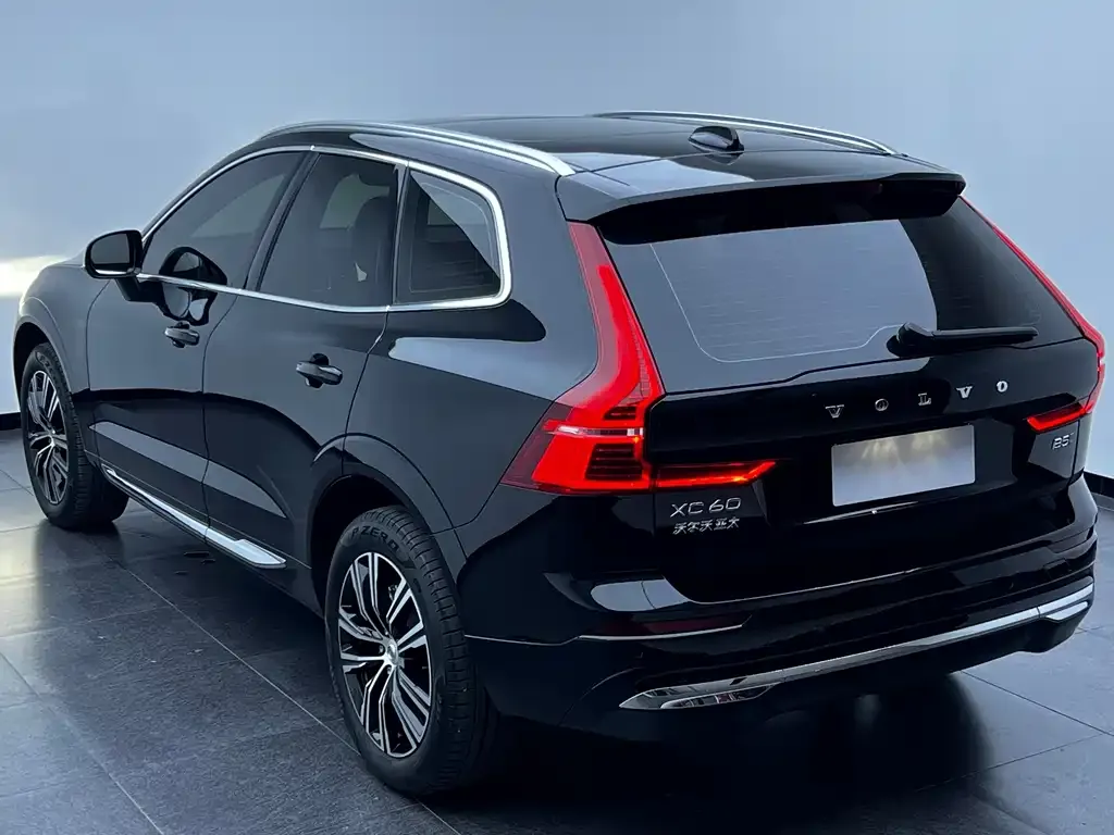 Volvo XC60 — фото 8