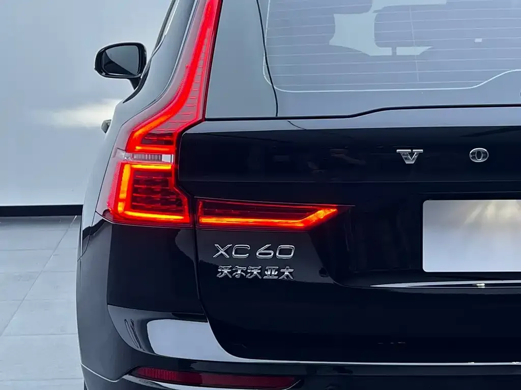 Volvo XC60 — фото 4