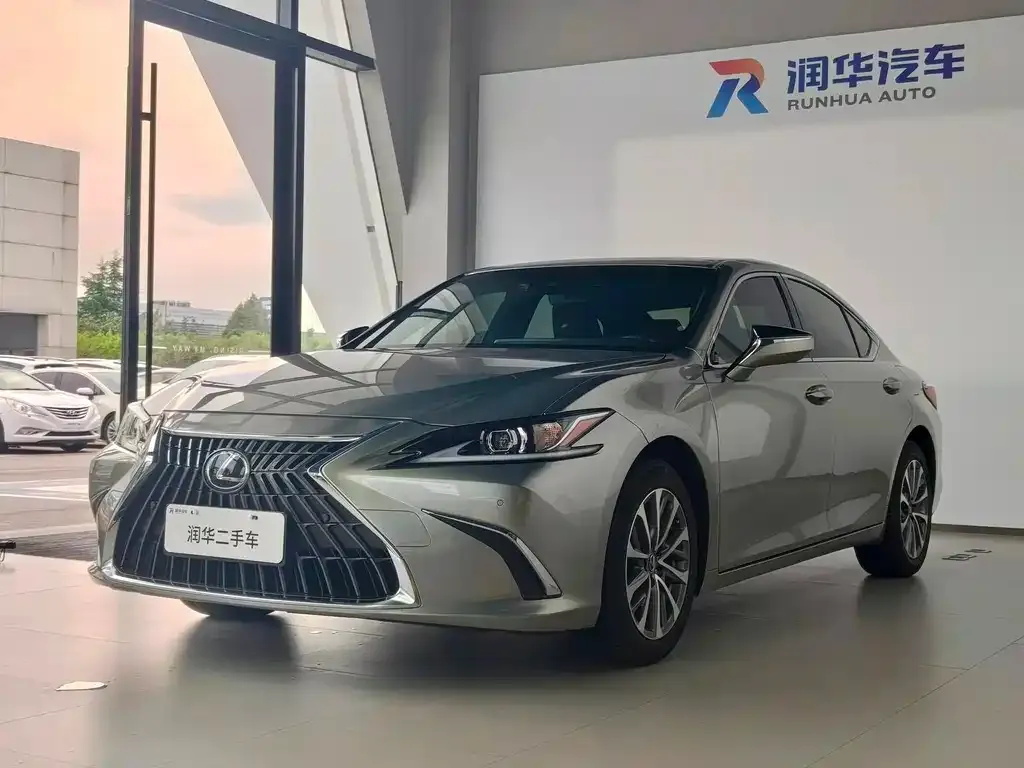 Lexus ES — фото 1