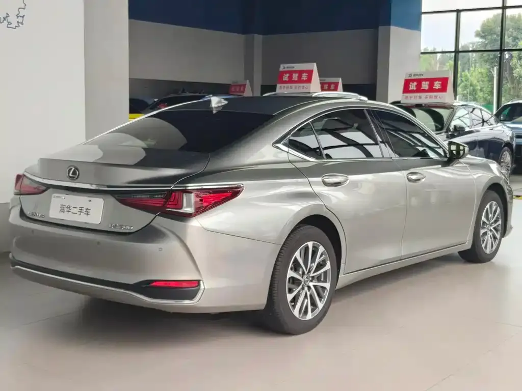Lexus ES — фото 10