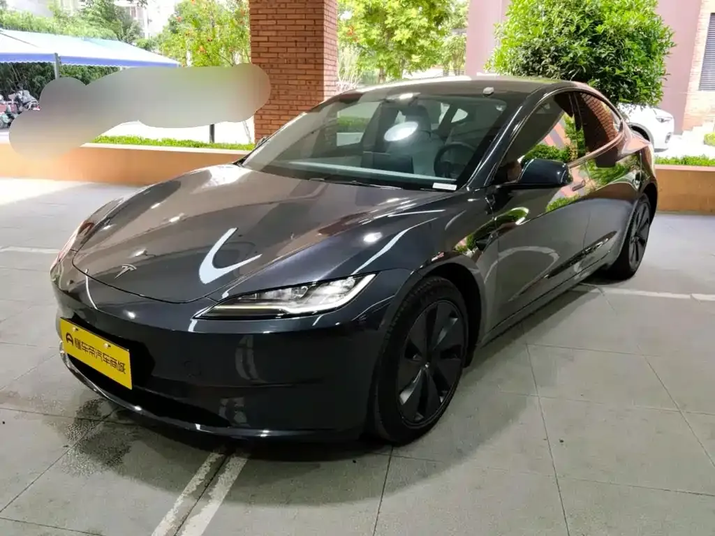 Tesla Model 3 — фото 1