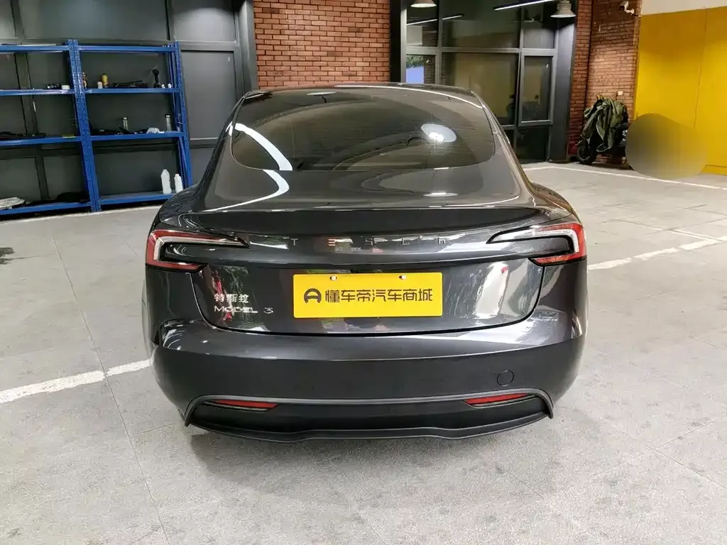 Tesla Model 3 — фото 8