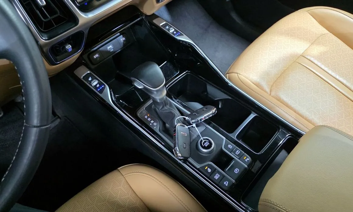 Kia Sorento — фото 8