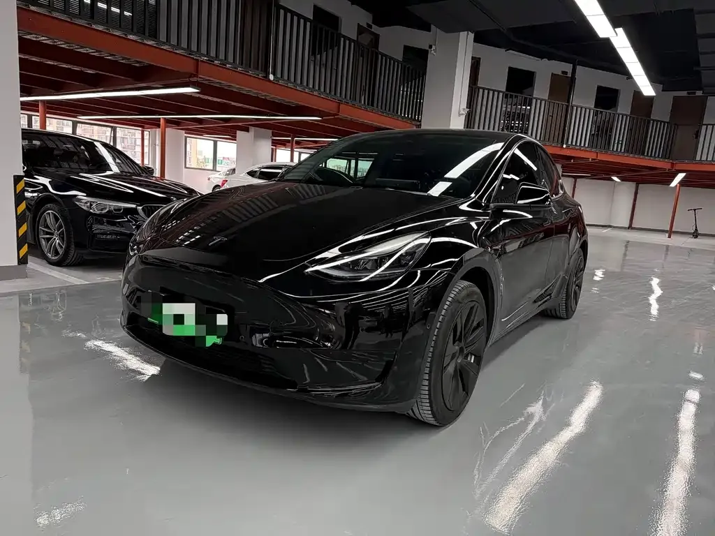 Tesla Model Y — фото 1