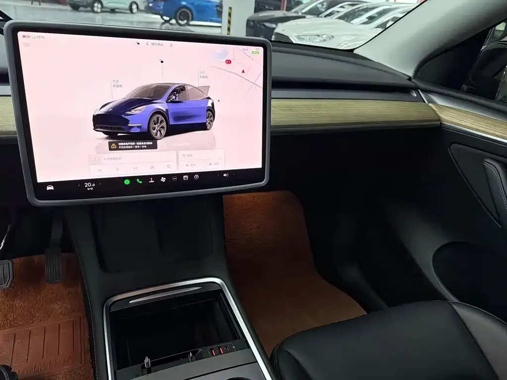 Tesla Model Y — фото 8