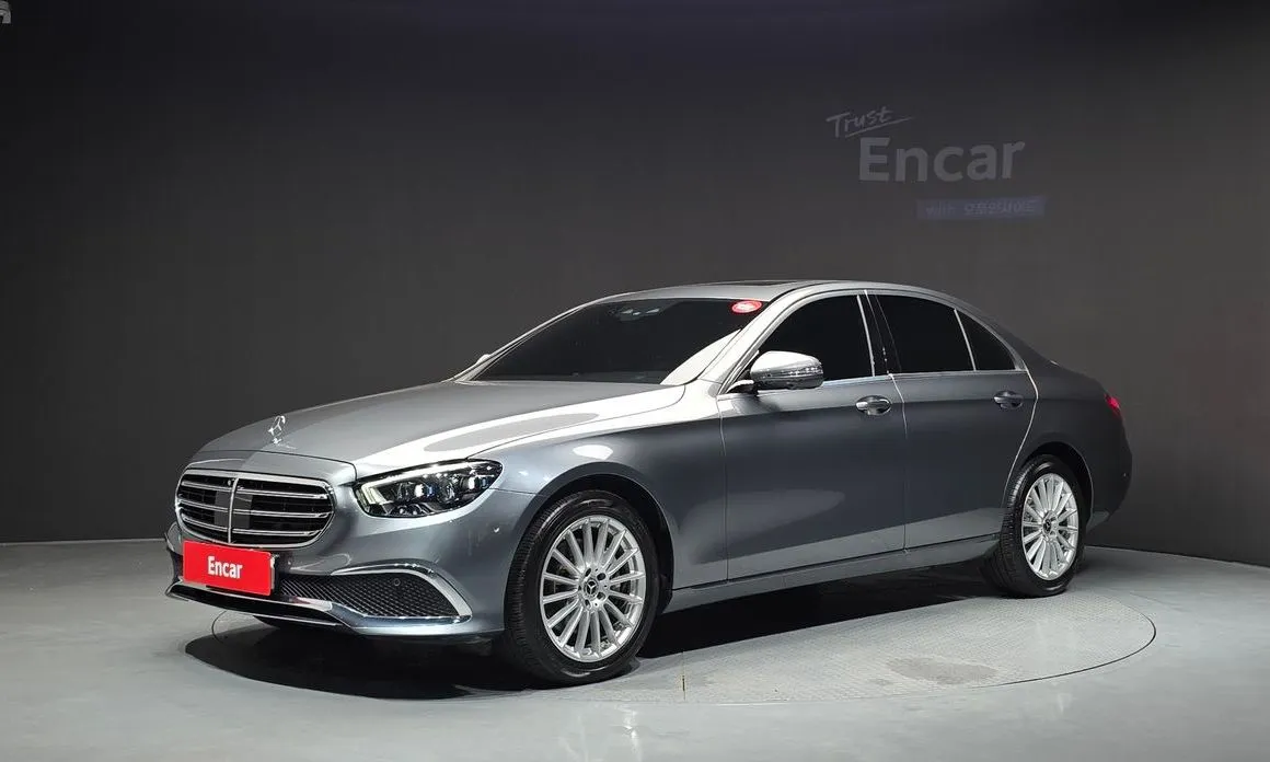Mercedes-Benz E-Class — фото 1