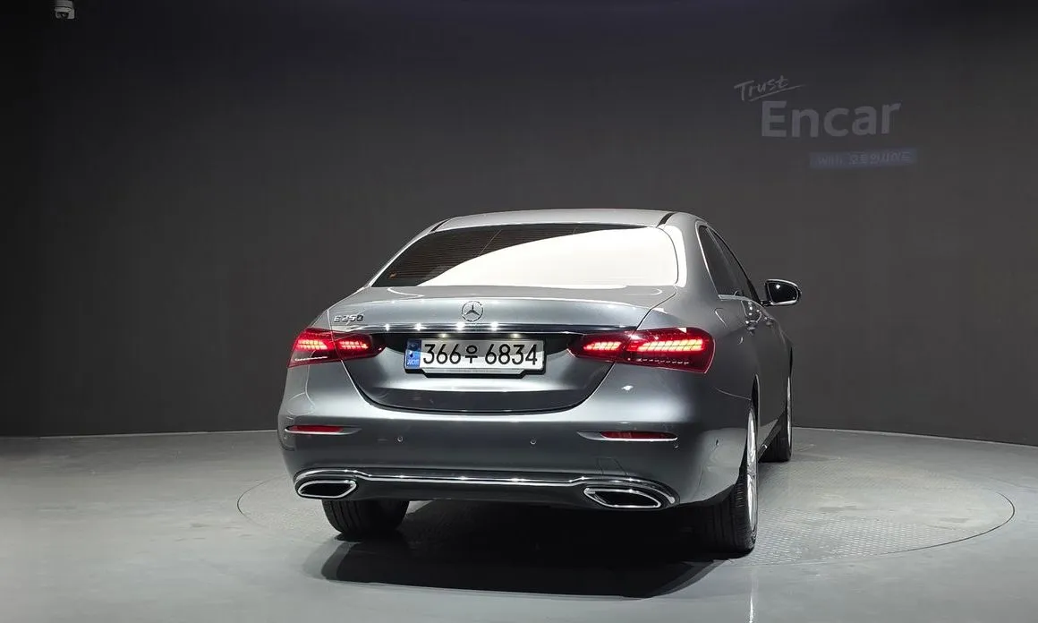 Mercedes-Benz E-Class — фото 10