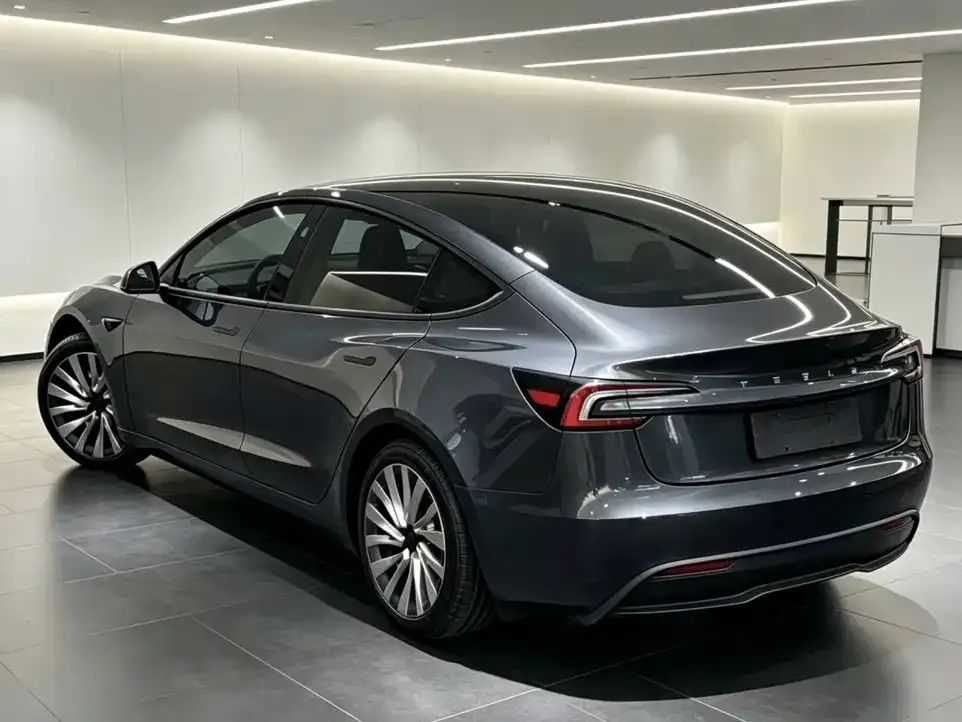 Tesla Model 3 — фото 6