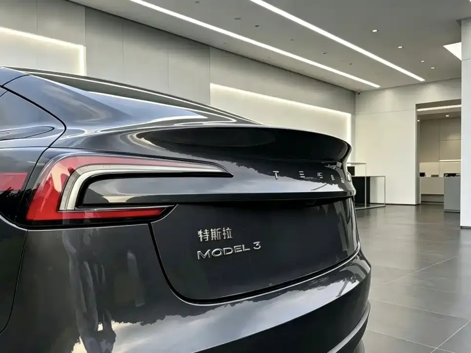 Tesla Model 3 — фото 2