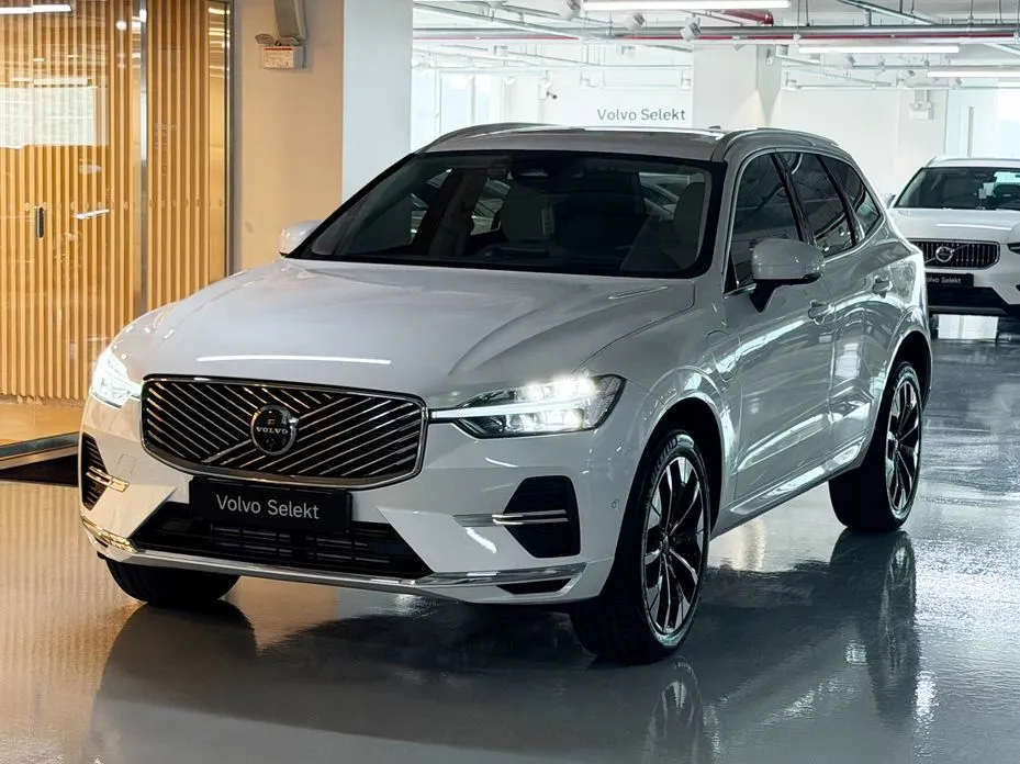 Volvo XC60 — фото 1