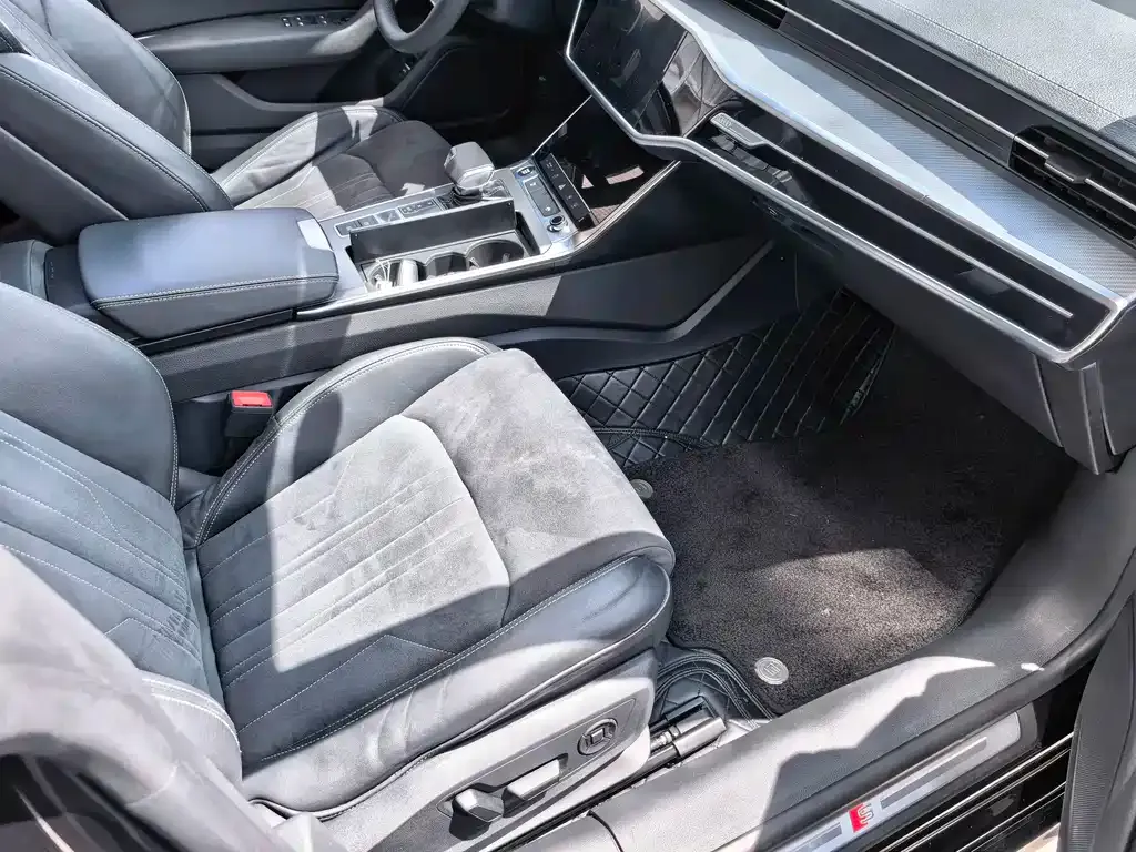Audi A7L — фото 7
