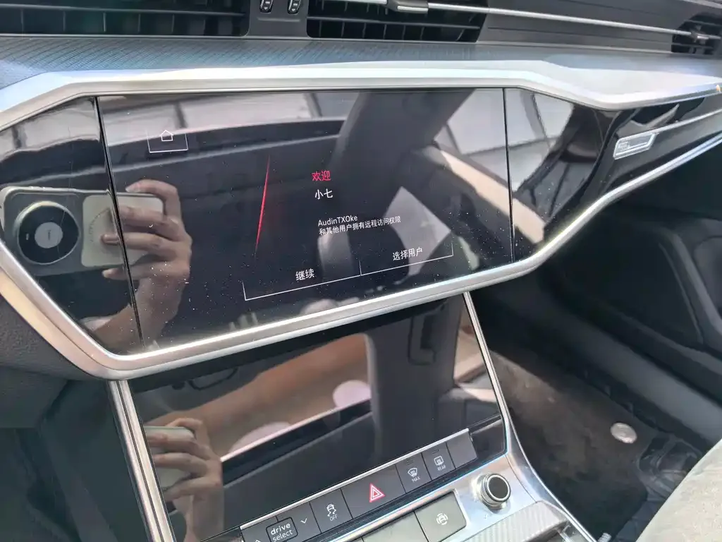 Audi A7L — фото 8