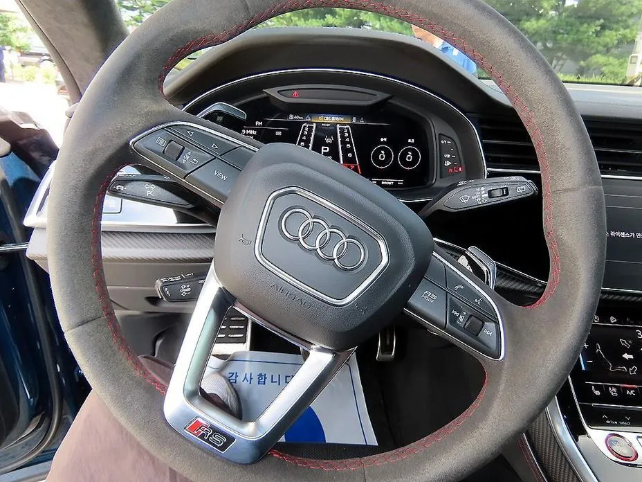 Audi RSQ8 — фото 4