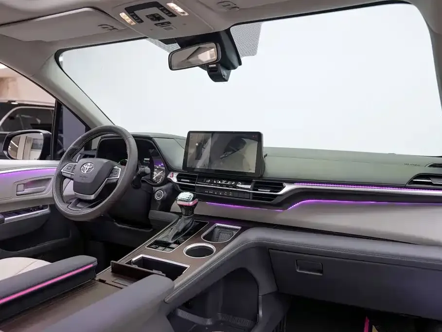 Toyota Granvia — фото 5