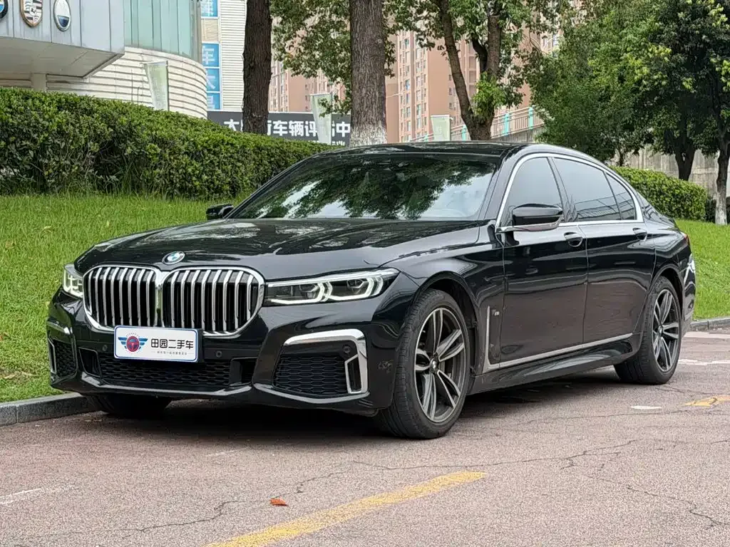 BMW 7 Series — фото 1