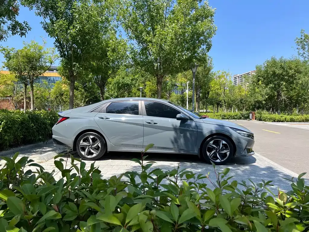 Hyundai Elantra — фото 9