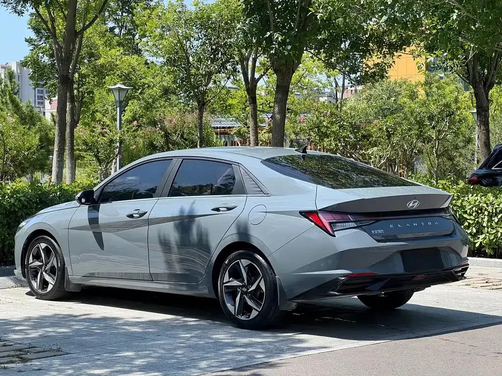 Hyundai Elantra — фото 2