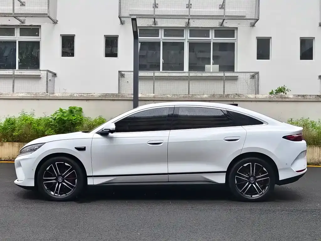 BYD Qin L — фото 9