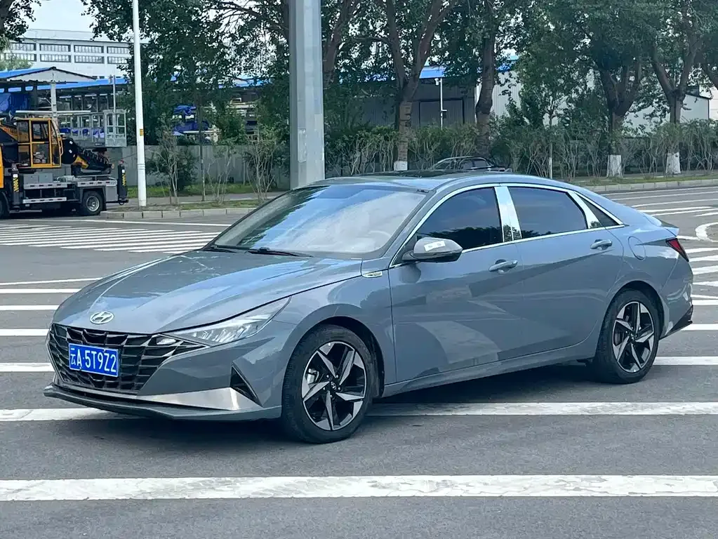 Hyundai Elantra — фото 1