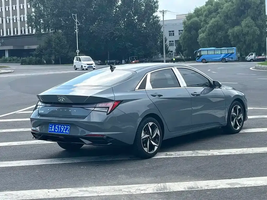 Hyundai Elantra — фото 7