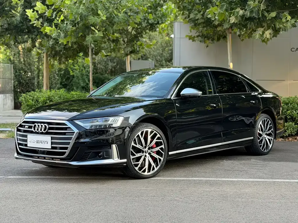 Audi S8 — фото 1