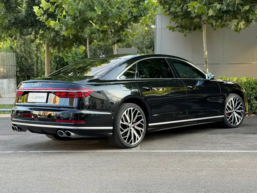 Audi S8 — фото 6