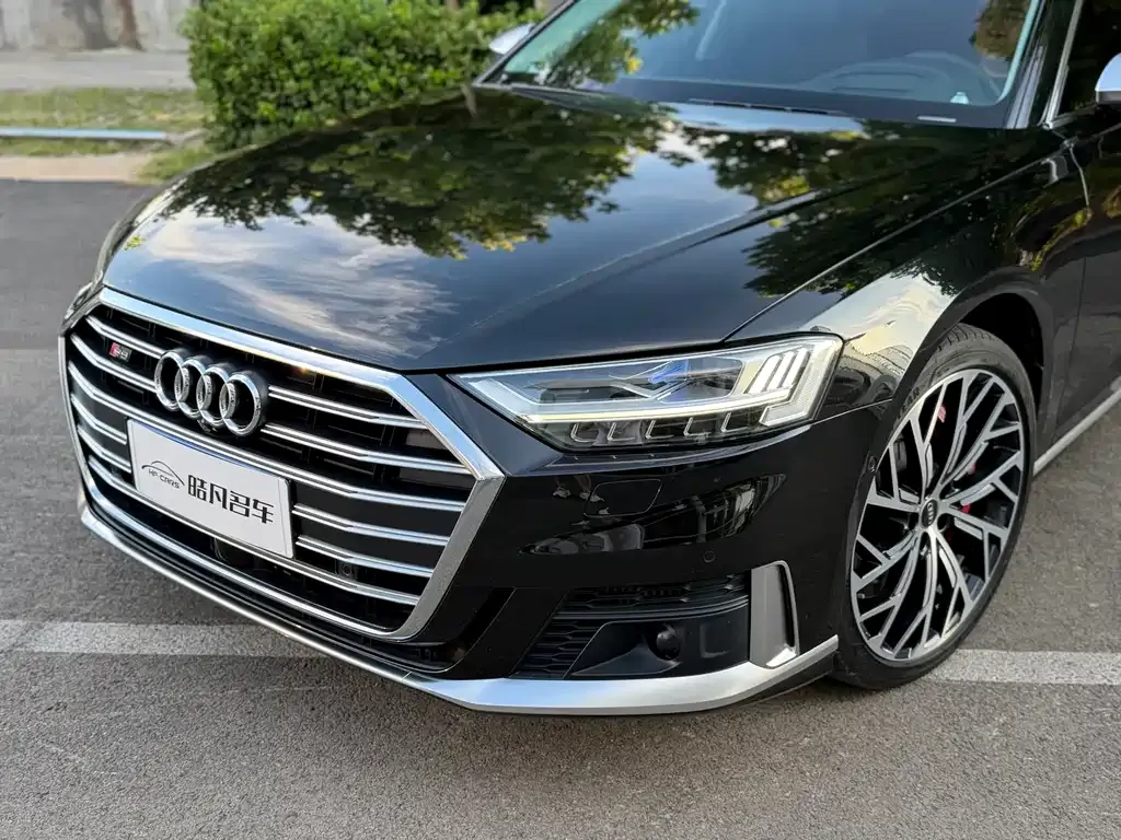 Audi S8 — фото 10