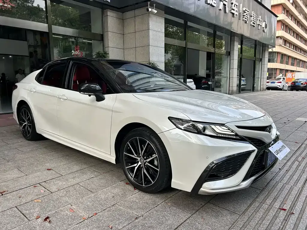 Toyota Camry — фото 10