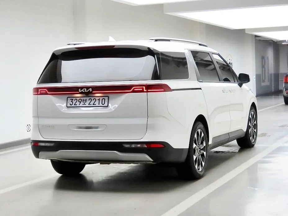 Kia Carnival — фото 5