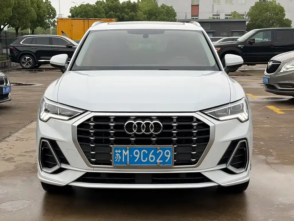 Audi Q3 — фото 1
