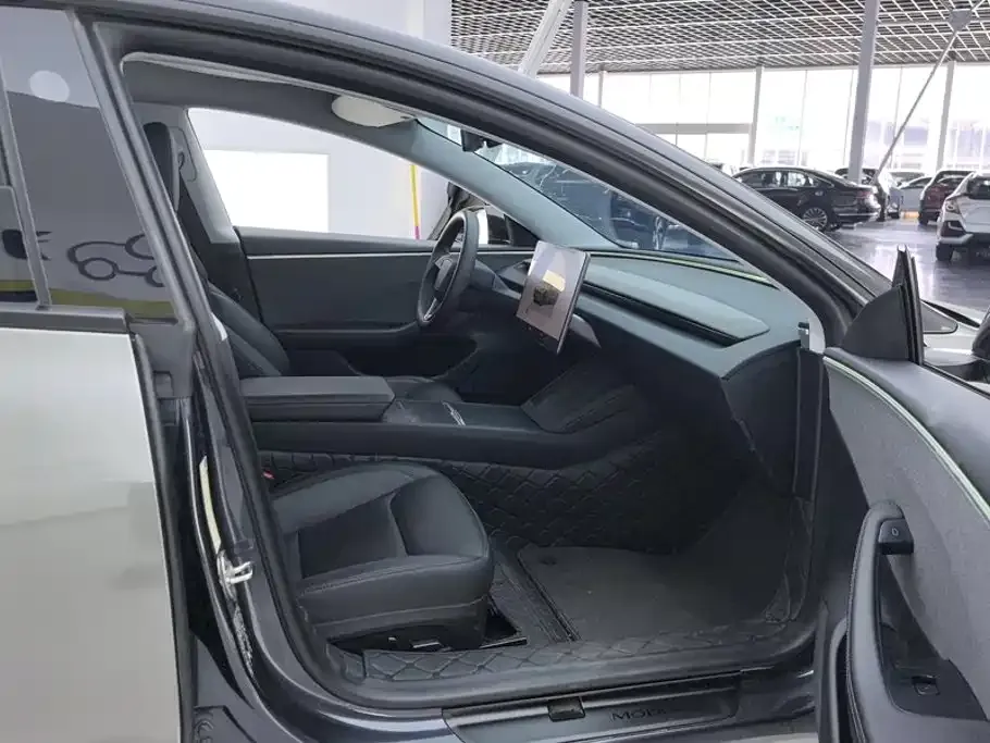 Tesla Model 3 — фото 10
