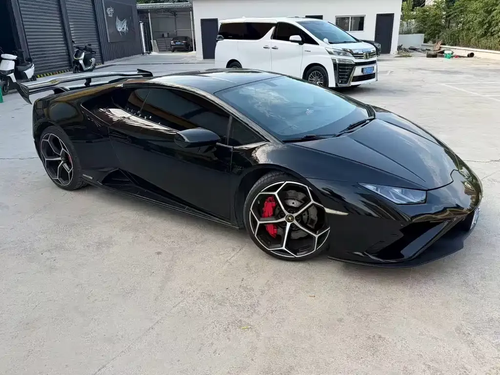 Lamborghini Huracan — фото 1