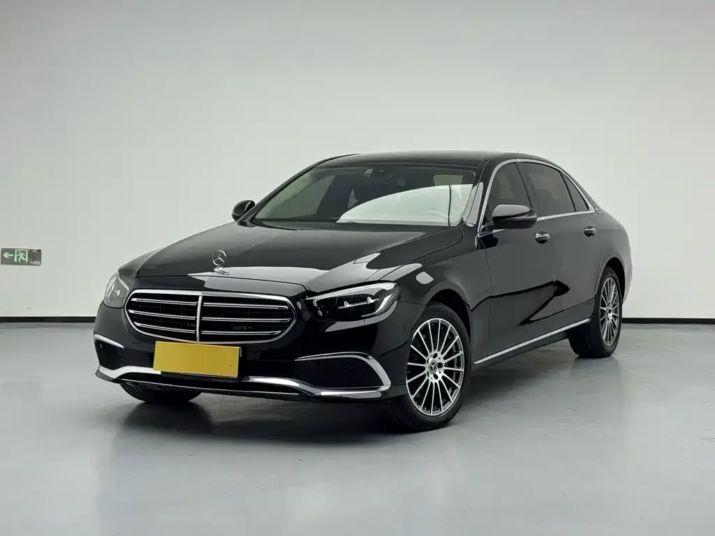 Mercedes-Benz E-Class — фото 1