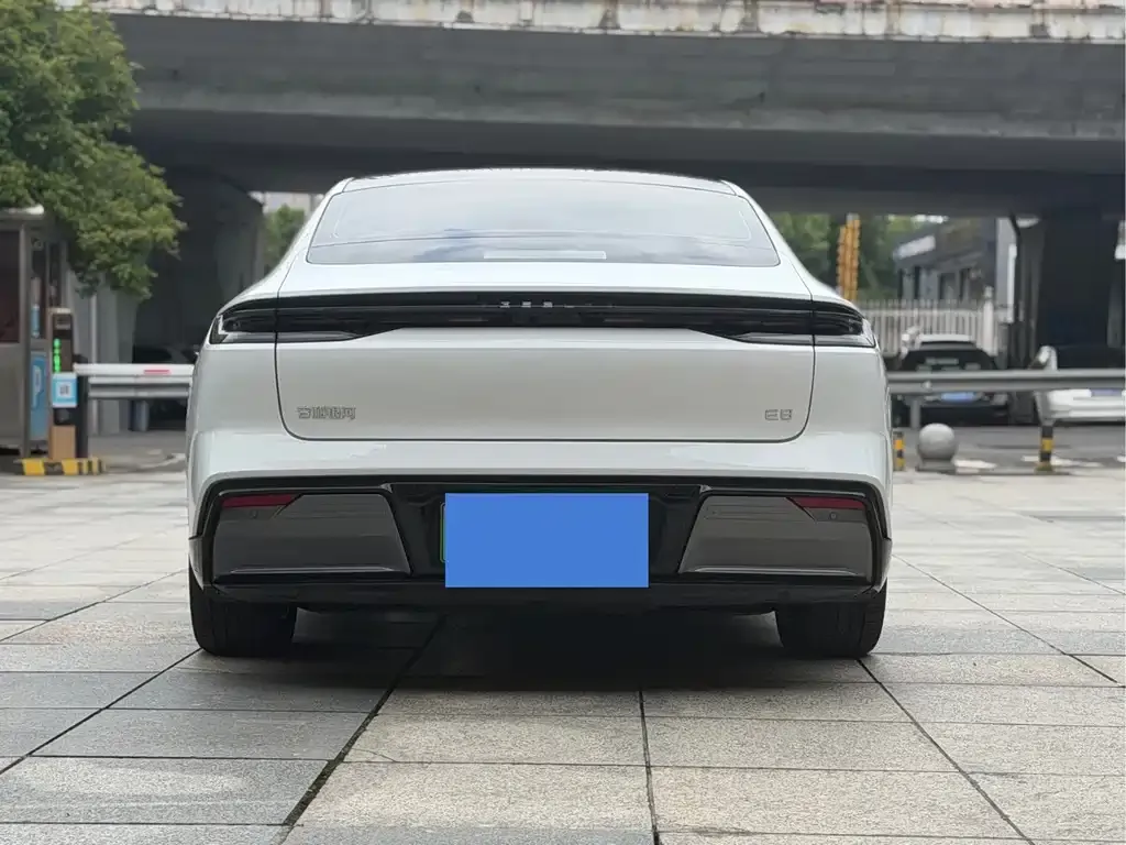 Geely Galaxy E8 — фото 4