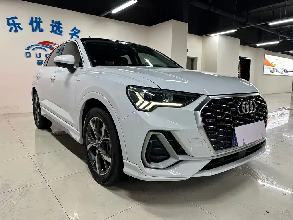 Audi Q3 Sportback — фото 10