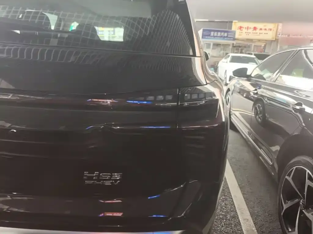 Hongqi HS3 PHEV — фото 2