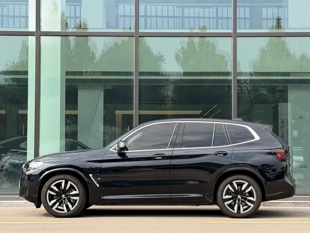 BMW iX3 — фото 5