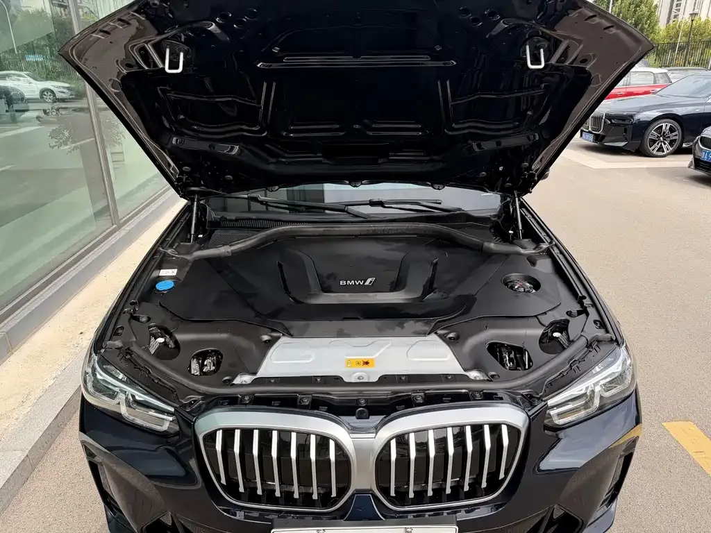 BMW iX3 — фото 8